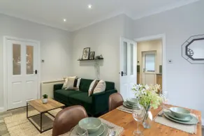 Elegant three bed bungalow - Image 2