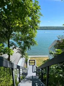 Amazing lakefront home with views from every room - Image 5