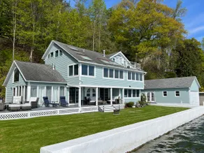 Amazing lakefront home with views from every room - Image 3