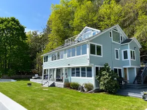 Amazing lakefront home with views from every room - Image 4