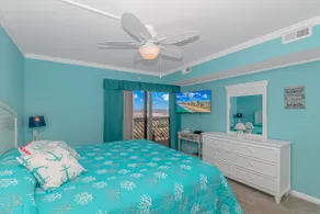 302 - Ocean Front on Main St. / King Bed Suite - Image 4