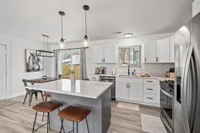 Downtown+4 Bedroom+Single Level+ Open Concept - Image 3