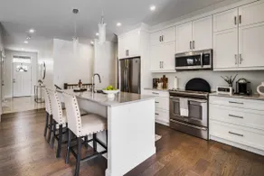 Luxurious 3BR, King Bed, Ensuite. Perfect Stay! - Image 2