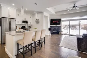 Luxurious 3BR, King Bed, Ensuite. Perfect Stay! - Image 5