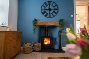 Cosy townhouse with log burner - Image 3