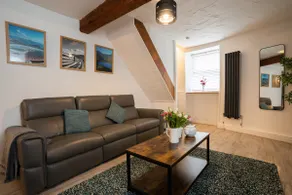 Cosy townhouse with log burner - Image 5