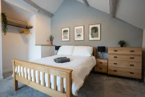 Cosy townhouse with log burner - Image 2