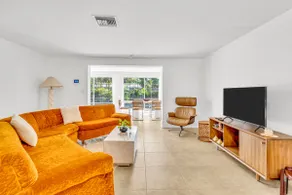 Privacy Mid Century 2mi to #1 Beach Heated Pool - Image 5