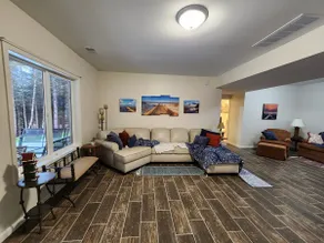 Crystal Lake Getaway - Image 3