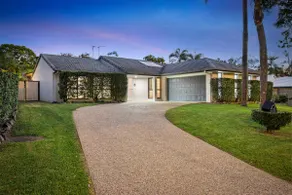 4BR Family Oasis with Pool, Modern and Spacious - Robina - Image 2