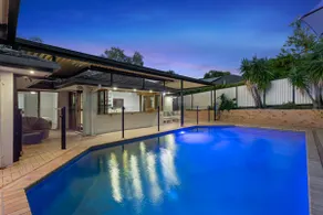 4BR Family Oasis with Pool, Modern and Spacious - Robina - Image 5