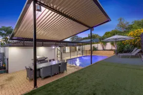4BR Family Oasis with Pool, Modern and Spacious - Robina - Image 4