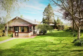 Wood Lodge - Aircon, Hot-tub & Pet proof garden - Image 5