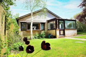 Wood Lodge - Aircon, Hot-tub & Pet proof garden - Image 2