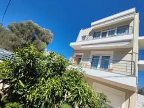 The Bright House a two-storey maisonette in Loutraki - Image 5