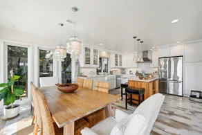 Luxury Lakeside Oasis- 4 Bed / 3 Bath Lake Home - Image 4