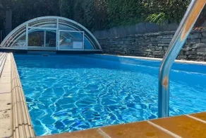 Garden apartment with pool - Image 4