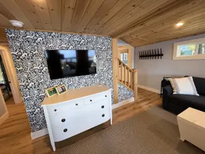 Cabin at Sunshine-Situated on the Sandy Shore of Long Lake - Image 3