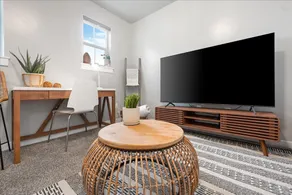 Cute & Cozy Home - Smart TVs, Wifi, Board Games - Image 4