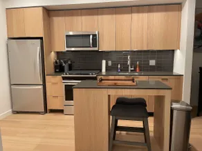King Size Bed - Reston Metro Apt - Image 4