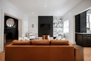 Luxe 5B/2.5B: Family-Friendly + Off St. Parking - Image 2