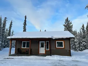 Cozy 2 bedroom cottage on quiet property. - Image 2