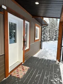 Cozy 2 bedroom cottage on quiet property. - Image 3