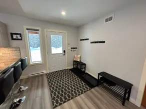 Cozy 2 bedroom cottage on quiet property. - Image 4