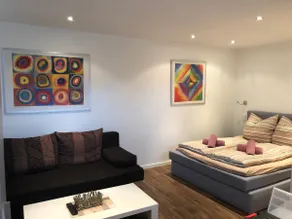 Cozy studio apartment near city center - Image 2