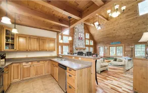 Beautiful Log Lodge Retreat near Beach, Dunes, Golf - Image 4