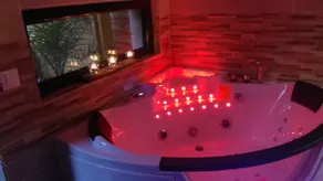 Romantic cabin with hot tub in the Perche - Image 4