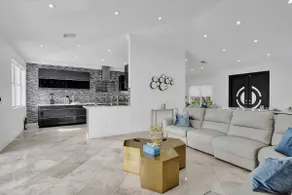 Luxury Home heated pool, Jacuzzi - Image 2