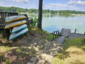 Lake Themed Cabin - Direct Water Access - Free Kayaks  - Image 4