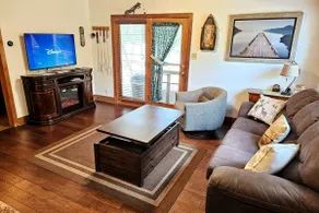 Lake Themed Cabin - Direct Water Access - Free Kayaks  - Image 3