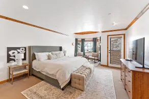 Luxe Chalet - Sleeps 15 - Image 2