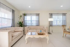 Spacious 3BR Hollywood Home – 2 Miles to Beach - Image 5