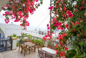 Fira Central Apartments with Veranda - Image 2