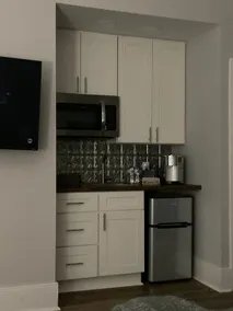 Studio Apartment Downtown Bedford - Image 4
