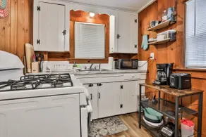 Adorable Cozy Cottage in Laconia - Image 2