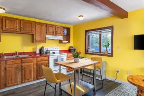 Cozy Loft Apartment in Downtown Conway, NH - Image 2