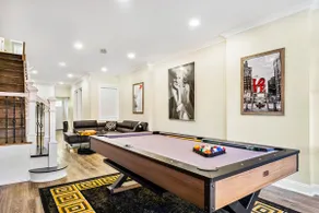 Stylish, Fun and Cozy  | Pool table, Dart board and Parking - Image 3