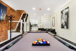 Stylish, Fun and Cozy  | Pool table, Dart board and Parking - Image 2