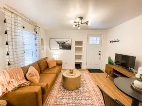 Stylish Downtown 2 Bedroom Home - Pet Friendly - Image 3