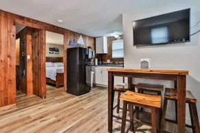 Beautiful & Cozy Cottage in Laconia - Image 3