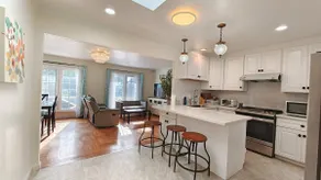 1906 Modern home by Ocean & Zoo + Driveway Parking - Image 4