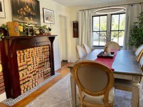 Cozy updated colonial, 5 minute walk to town! - Image 4