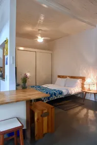 Adorable 1-bedroom backyard Guesthouse - Image 4