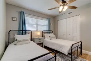 #4- Renovated 2/2-King bed! Directly on the beach! - Image 5