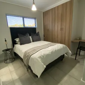 Modern 1BR Near OR Tambo | Wi-Fi | Secure Parking - Image 4