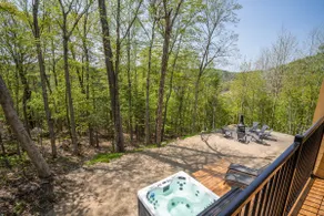 Chalet Le Greenwood - Mountain View & Private Spa - Image 4